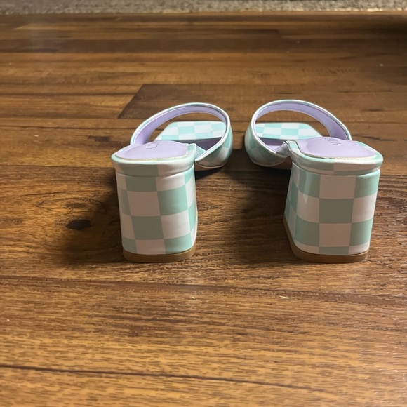 Audrey O. • Slide Shoes • W/ Mint Green • Checkered Design • Size 9 - Picture 7 of 13